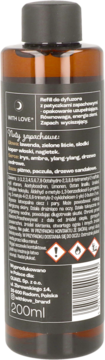 Tył ciemnej butelki 200ml refillu do dyfuzora With Love, z nutami lawendy, irysa i piżma.
