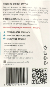 Tył białego opakowania cążek do skórek Satyna z opisem produkcji w Niemczech, certyfikatami ISO i kodem QR.