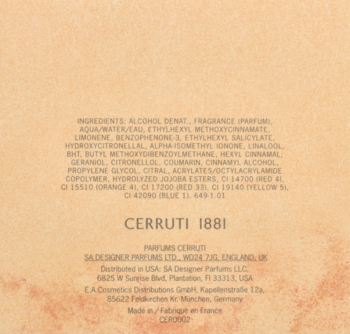 Tył opakowania wody toaletowej Cerruti 1881 na beżowym, teksturowanym tle z listą składników.