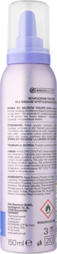 Pianka do włosów Isana Volume, tył fioletowej butelki 150ml z etykietą, składem, i symbolem zagrożenia.