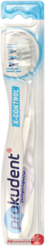 Biała szczoteczka Prokudent X-CONTROL w przezroczystym opakowaniu, z ergonomicznym uchwytem, widok z przodu.