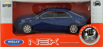 Welly NEX niebieski metalowy model samochodu typu sedan w pudełku, widok z boku. Skala 1:34-1:39.