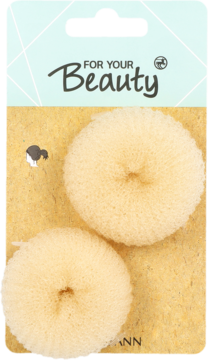 Dwa jasnobeżowe, gąbczaste wypełniacze do koka mini For Your Beauty na kartonowym opakowaniu. Widok z przodu.