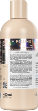 Tył beżowego szamponu peelingującego AND I'M PEELING GOOD 400ml, z holograficznym logo i listą składników.