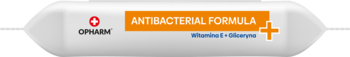 Białe opakowanie antybakteryjnych chusteczek OPHARMA z pomarańczowym paskiem "ANTIBACTERIAL FORMULA", witaminą E i gliceryną.