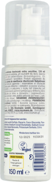 Tył białej butelki pianki Babydream do chusteczek extra sensitive 150ml, widoczny kod kreskowy.