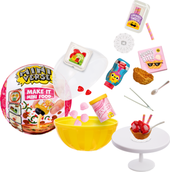 Zestaw Miniverse Make It Mini Food, kuliste opakowanie, obok miska z piankami i miniaturowe akcesoria kuchenne.