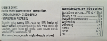 Tył opakowania chlebków Danvit Cheese & Chives. Widoczna etykieta ze składnikami i tabelą wartości odżywczych.