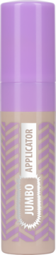 Korektor Lovely Mousse Concealer nr 1, beżowy, w przezroczystej butelce z fioletową nakrętką i aplikatorem jumbo.