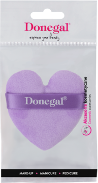 Donegal fioletowy puszek do pudru w kształcie serca, miękki, w przezroczystym opakowaniu, widok z przodu.