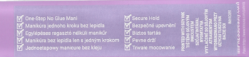 Zbliżenie na fioletowe opakowanie sztucznych paznokci No Glue Mani, z listą funkcji i zaletami produktu.