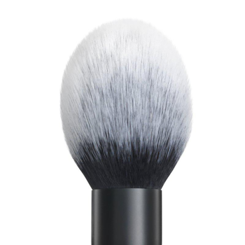 IsaDora Face Perfector Brush do konturowania, z puszystym włosiem ombre biało-czarnym, zbliżenie.