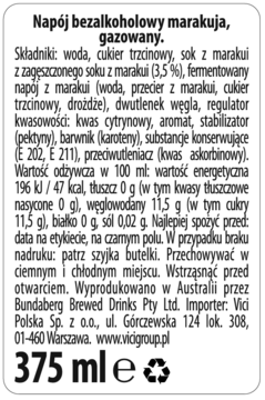Tył białej etykiety napoju bezalkoholowego z marakui, gazowanego. Widoczny skład, wartości odżywcze i dane producenta.