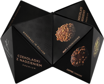 Czarna, fasetowana bombonierka Czekoladki z Nadzieniem Premium z widocznymi pralinami orzechowymi i kawowymi.