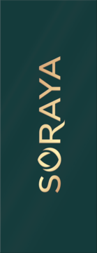 Złote, pionowe logo SORAYA z ozdobną literą 'O' na ciemnozielonym tle, kosmetyki dojrzałej cery.