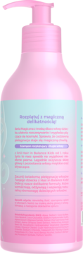 Tył różowej butelki z pompką Hair in Balance Kids, etykieta z polskim opisem i składem, na białym tle.