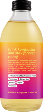 Tył butelki Forever Young Kombucha, pomarańczowo-fioletowa etykieta z białym tekstem o cechach produktu.