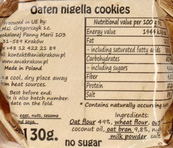 Tył brązowego opakowania Oaten nigella cookies, widoczne wartości odżywcze, skład (bez cukru) i dane producenta.