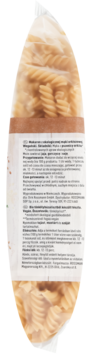 Pionowy widok przezroczystej torby makaronu orkiszowego świderki z etykietą i spiralnym makaronem.