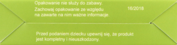 Zielone wieczko opakowania książki "Zagadki z dziurką" z białymi napisami ostrzegawczymi dla dzieci i datą 10/2018.