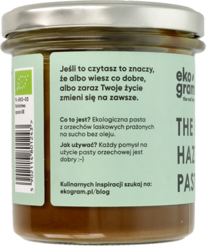 Tył szklanego słoika z ekologiczną pastą z orzechów laskowych, zielona etykieta z polskimi instrukcjami.