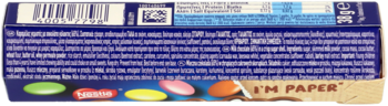 Tył niebieskiego opakowania Cadbury mlecznej czekolady w cukrowych skorupkach, z kodem kreskowym i napisem I'M PAPER.