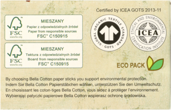 Certyfikaty FSC, GOTS, ICEA na beżowym opakowaniu patyczków Bella Cotton, podkreślające ich eko charakter.