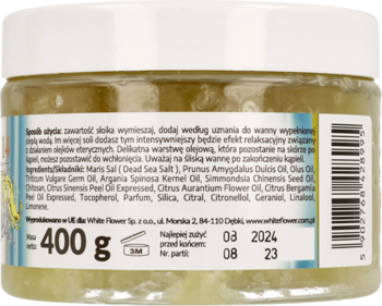Tył słoika kąpieli solno-olejowej 400g White Flower, przezroczysty, z żółto-zielonym produktem i białą etykietą.