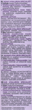 Close-up fioletowej etykiety Hyaluron Specialist z białym tekstem, opisującej 2 typy kwasu hialuronowego i użycie.