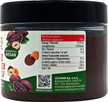 Tył czarnego słoika kremu orzechowo-kakaowego bez cukru. Widoczna etykieta z danymi, logo VEGAN i orzechami.