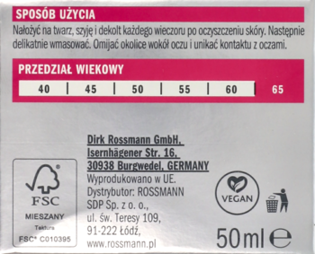 Tył białego opakowania Kremu Isana Lift Triple na noc, z instrukcjami, wiekiem 40-65 lat, danymi Rossmann, logo FSC i Vegan.
