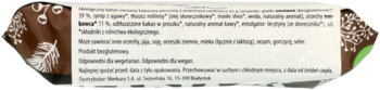 Ekologiczny baton owsiany kakaowy, widok z bliska na brązowe opakowanie z białymi wzorami.