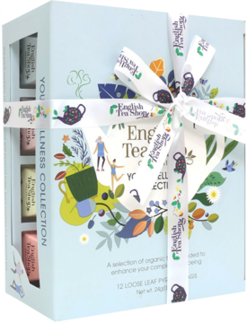 Zestaw prezentowy English Tea Shop Wellness Collection, niebieskie pudełko z okienkiem, ozdobną wstążką, z przodu.