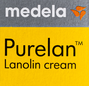 Opakowanie kremu Medela Purelan Lanolin. Szaro-żółty front z czarnym napisem "Purelan Lanolin cream".