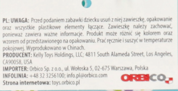 Zbliżenie na etykietę pluszaka: polskie instrukcje bezpieczeństwa, dane producenta Kelly Toys i importera Orbico.