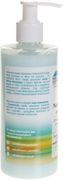 Tył butelki naturalnego mydła solankowego z Morza Martwego, jasnoniebieskiej, z białą pompką i etykietą z opisem.