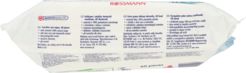Tył białego opakowania chusteczek nawilżanych Rossmann dla niemowląt z aloesem i rumiankiem, szczegóły składu.