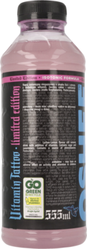 Tył różowej butelki napoju izotonicznego OSHEE Vitamin Tattoo Limited Edition 555ml z logo Go Green.