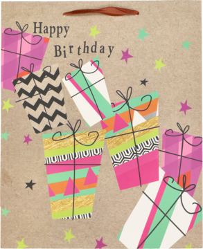 Ozdobna urodzinowa torebka prezentowa "Happy Birthday" ze wzorzystymi pudełkami i gwiazdkami na beżowym tle.