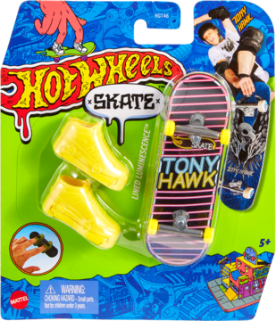 Hot Wheels Skate zestaw z deskorolką Tony Hawk i żółtymi butami do fingerboardu na blisterze, widok z przodu.