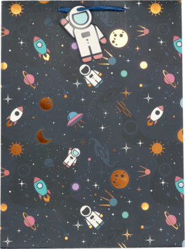 Torebka prezentowa kosmiczna: ciemnoszara z kolorowymi rakietami, planetami i astronautami, widok z przodu, niebieski uchwyt.