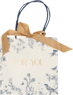Elegancka kremowa torebka prezentowa z niebieskim wzorem roślinnym, złotym napisem "FOR YOU" i beżową kokardą.