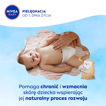 NIVEA BABY: uśmiechnięte niemowlę w pieluszce na kocu, obok śpiąca sowa. Tekst o ochronie skóry od 1. dnia życia.