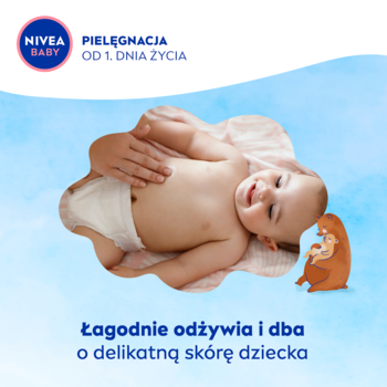 NIVEA Baby: Zbliżenie na uśmiechnięte niemowlę w pieluszce na błękitnym tle, dla delikatnej pielęgnacji skóry.