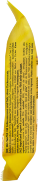 Żółte opakowanie organicznych wafli z kremem orzechowym i solą, bez cukru. Widok z boku, obrócone.