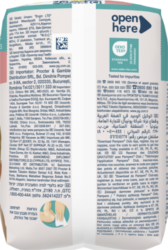 Tył opakowania nawilżanych chusteczek Pampers. Biała folia, tekst w wielu językach, logo OEKO-TEX, rysunek rąk.