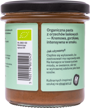 Tył słoika organicznej pasty z orzechów laskowych, zielona etykieta z opisem smaku i certyfikatem bio.