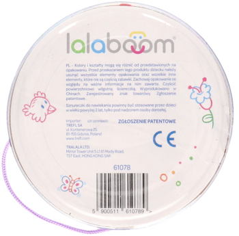 Spód okrągłego białego opakowania Lalaboom z tekstem, kodem kreskowym i kolorowymi ilustracjami sensorycznych klocków.