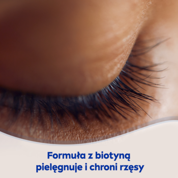 Zbliżenie na zamknięte oko z długimi rzęsami. Tekst: Formuła z biotyną pielęgnuje i chroni rzęsy. NIVEA dwufazowy płyn do demakijażu oczu.