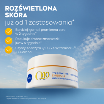 Biały słoik kremu NIVEA Q10 Energia, rozświetlającego, z niebieską nakrętką, na tle niebieskiego nieba.